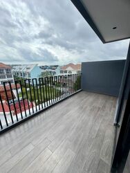 Highland Road (D19), Terrace #454342851
